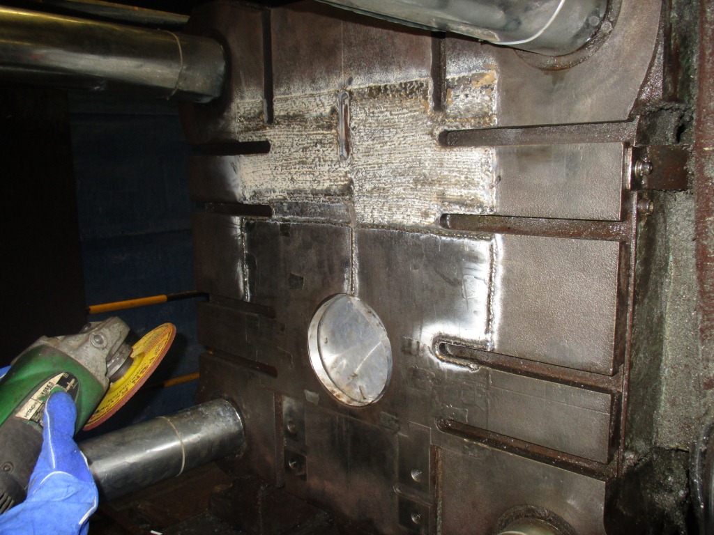 Scraping Fixed Plate & Moving Plate Mesin Injection Molding